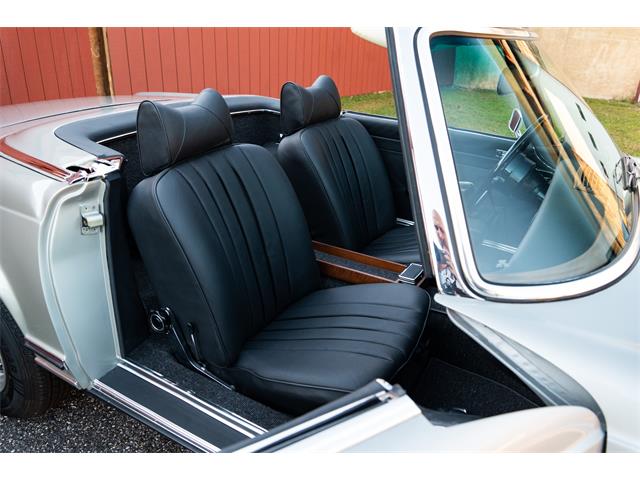 1969 Mercedes-Benz 280SL (CC-2118258) for sale in Southampton, New York