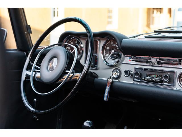 1969 Mercedes-Benz 280SL (CC-2118258) for sale in Southampton, New York