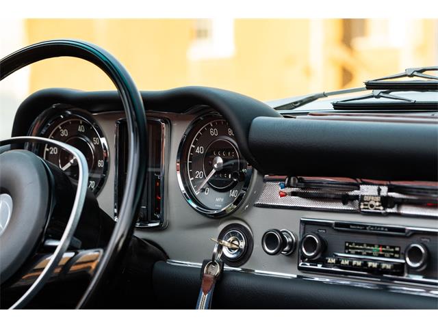 1969 Mercedes-Benz 280SL (CC-2118258) for sale in Southampton, New York
