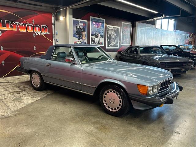 1987 Mercedes-Benz 560 (CC-2121481) for sale in West Babylon, New York