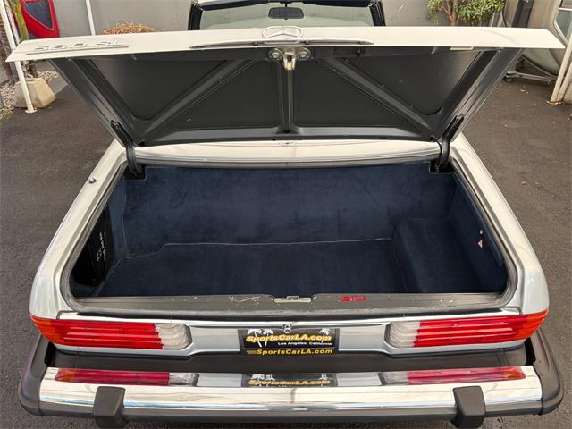 1989 Mercedes-Benz 560 (CC-2121947) for sale in Los Angeles, California