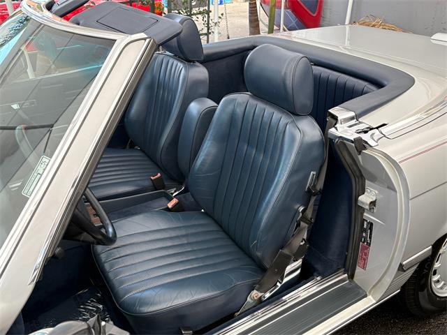 1989 Mercedes-Benz 560 (CC-2121947) for sale in Los Angeles, California