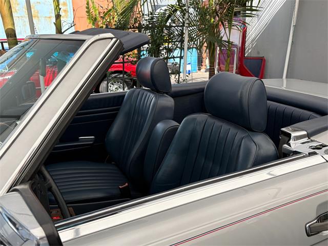 1989 Mercedes-Benz 560 (CC-2121947) for sale in Los Angeles, California