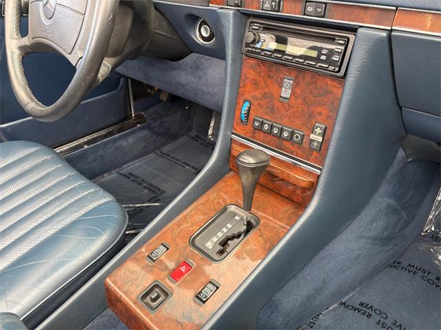 1989 Mercedes-Benz 560 (CC-2121947) for sale in Los Angeles, California