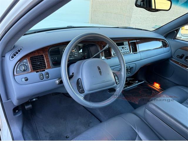 2001 Lincoln Town Car (CC-2120318) for sale in Alsip, Illinois