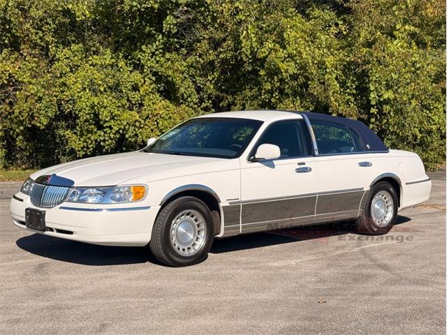 2001 Lincoln Town Car (CC-2120318) for sale in Alsip, Illinois