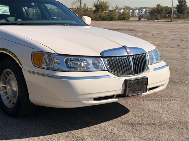 2001 Lincoln Town Car (CC-2120318) for sale in Alsip, Illinois