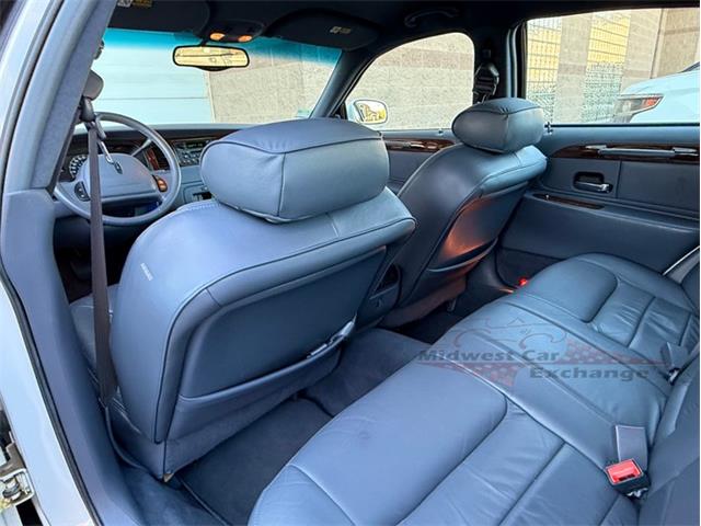 2001 Lincoln Town Car (CC-2120318) for sale in Alsip, Illinois