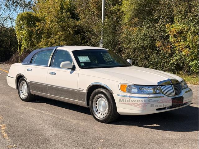 2001 Lincoln Town Car (CC-2120318) for sale in Alsip, Illinois