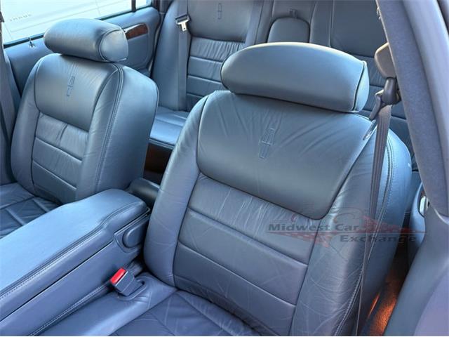 2001 Lincoln Town Car (CC-2120318) for sale in Alsip, Illinois