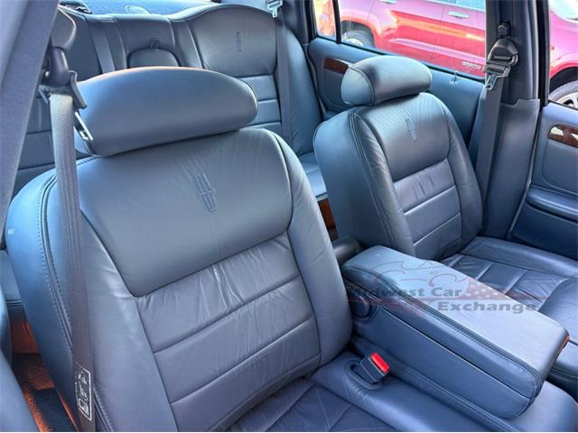 2001 Lincoln Town Car (CC-2120318) for sale in Alsip, Illinois