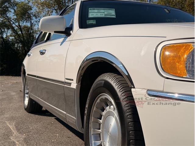 2001 Lincoln Town Car (CC-2120318) for sale in Alsip, Illinois