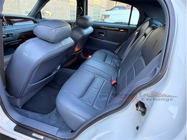 2001 Lincoln Town Car (CC-2120318) for sale in Alsip, Illinois
