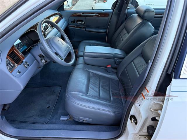 2001 Lincoln Town Car (CC-2120318) for sale in Alsip, Illinois