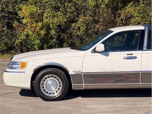 2001 Lincoln Town Car (CC-2120318) for sale in Alsip, Illinois