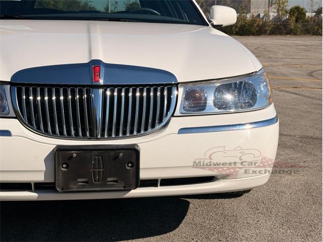 2001 Lincoln Town Car (CC-2120318) for sale in Alsip, Illinois