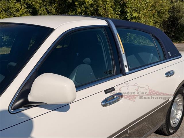 2001 Lincoln Town Car (CC-2120318) for sale in Alsip, Illinois