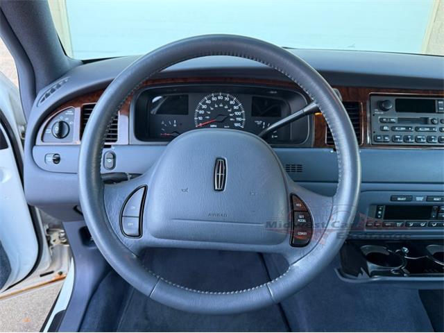 2001 Lincoln Town Car (CC-2120318) for sale in Alsip, Illinois