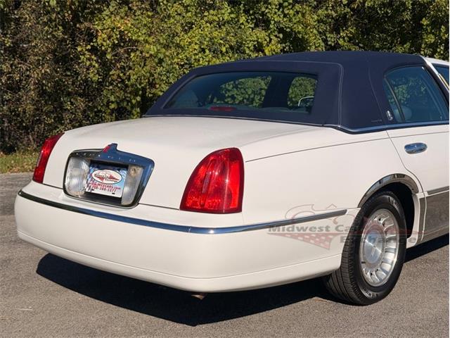 2001 Lincoln Town Car (CC-2120318) for sale in Alsip, Illinois