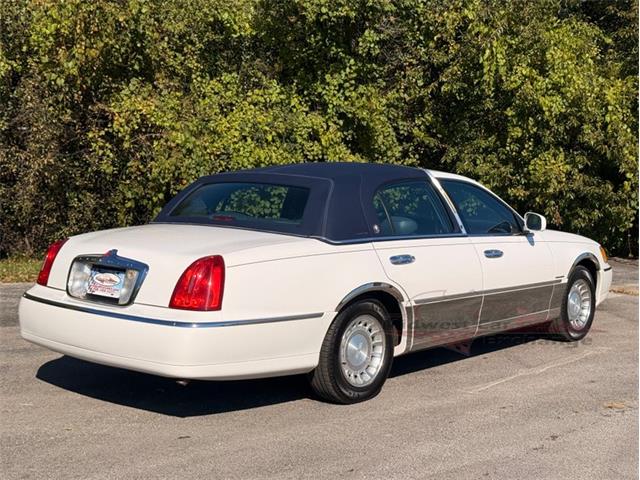 2001 Lincoln Town Car (CC-2120318) for sale in Alsip, Illinois
