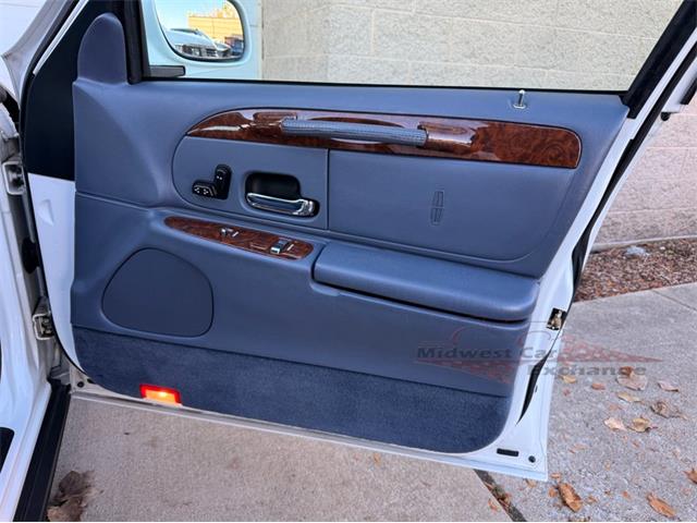 2001 Lincoln Town Car (CC-2120318) for sale in Alsip, Illinois