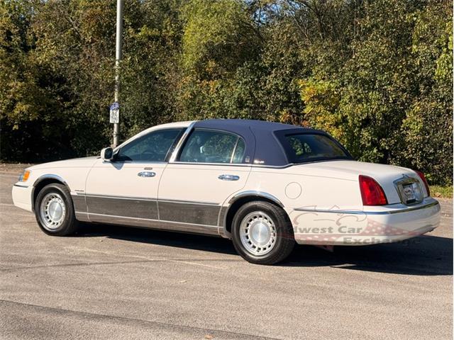 2001 Lincoln Town Car (CC-2120318) for sale in Alsip, Illinois