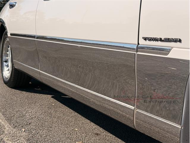 2001 Lincoln Town Car (CC-2120318) for sale in Alsip, Illinois