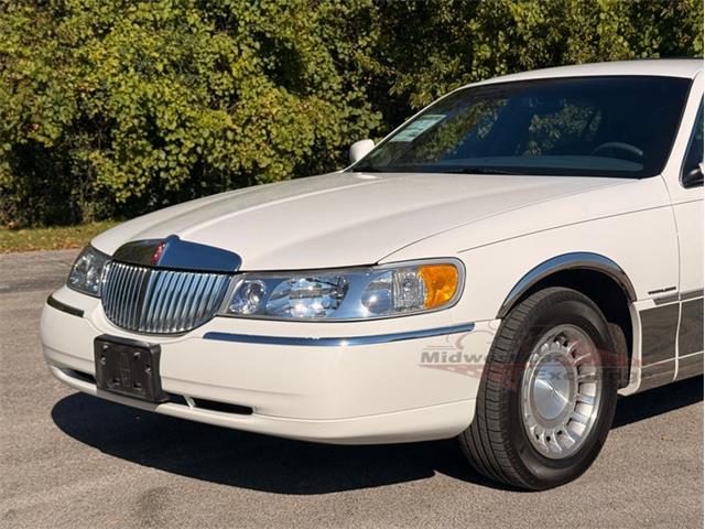 2001 Lincoln Town Car (CC-2120318) for sale in Alsip, Illinois