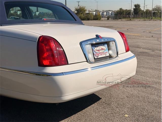2001 Lincoln Town Car (CC-2120318) for sale in Alsip, Illinois