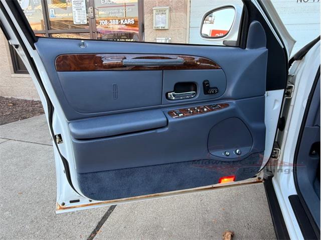 2001 Lincoln Town Car (CC-2120318) for sale in Alsip, Illinois