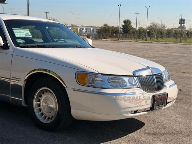 2001 Lincoln Town Car (CC-2120318) for sale in Alsip, Illinois