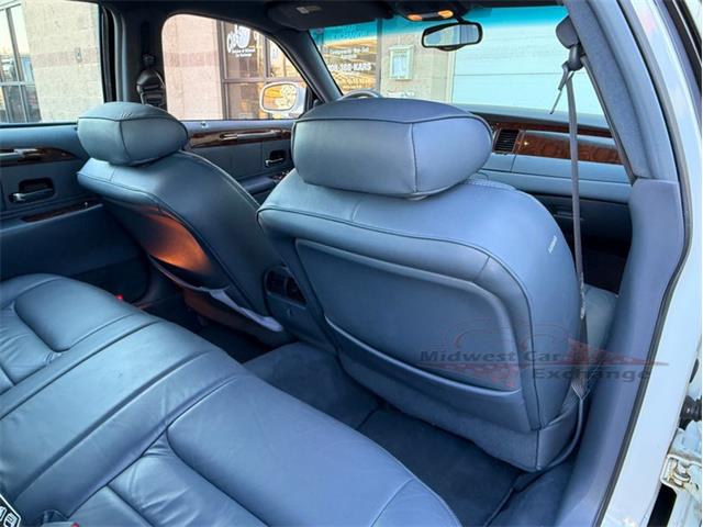 2001 Lincoln Town Car (CC-2120318) for sale in Alsip, Illinois