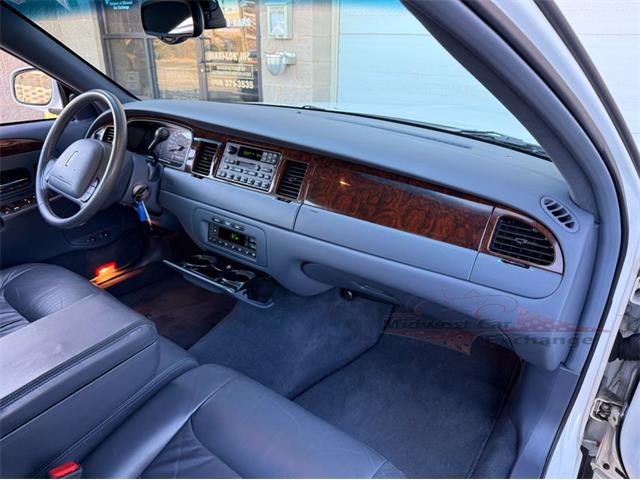 2001 Lincoln Town Car (CC-2120318) for sale in Alsip, Illinois
