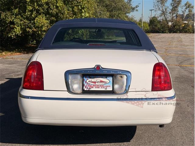 2001 Lincoln Town Car (CC-2120318) for sale in Alsip, Illinois