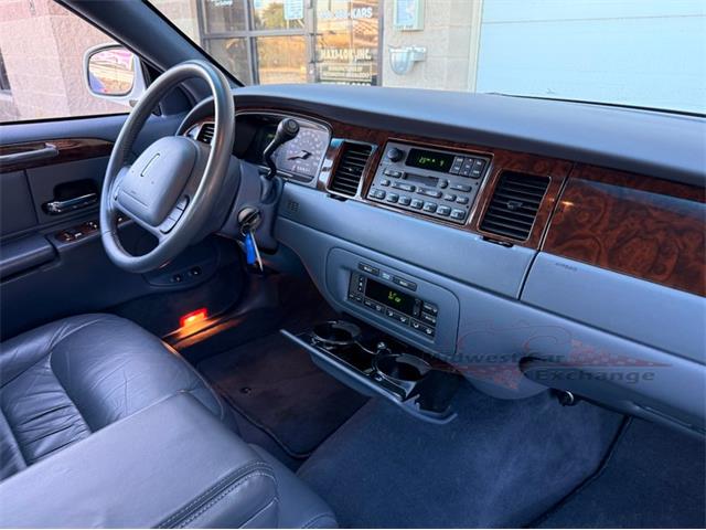 2001 Lincoln Town Car (CC-2120318) for sale in Alsip, Illinois