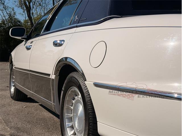 2001 Lincoln Town Car (CC-2120318) for sale in Alsip, Illinois