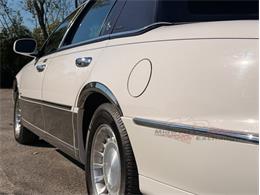 2001 Lincoln Town Car (CC-2120318) for sale in Alsip, Illinois