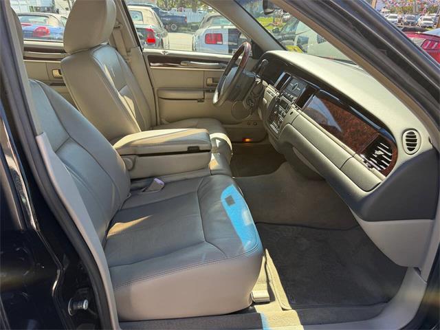 2011 Lincoln Town Car (CC-2120392) for sale in Edison, New Jersey