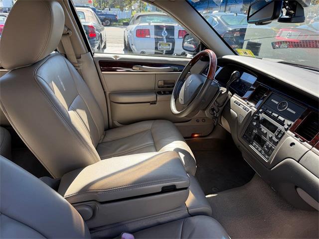 2011 Lincoln Town Car (CC-2120392) for sale in Edison, New Jersey