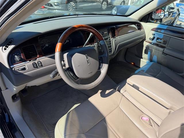 2011 Lincoln Town Car (CC-2120392) for sale in Edison, New Jersey