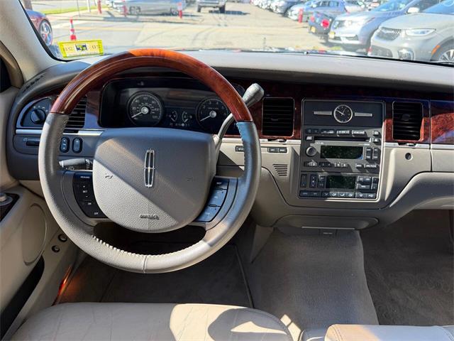 2011 Lincoln Town Car (CC-2120392) for sale in Edison, New Jersey