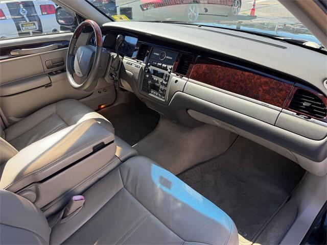 2011 Lincoln Town Car (CC-2120392) for sale in Edison, New Jersey