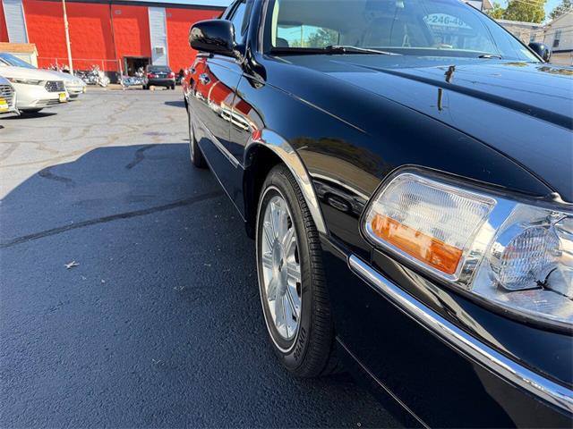 2011 Lincoln Town Car (CC-2120392) for sale in Edison, New Jersey