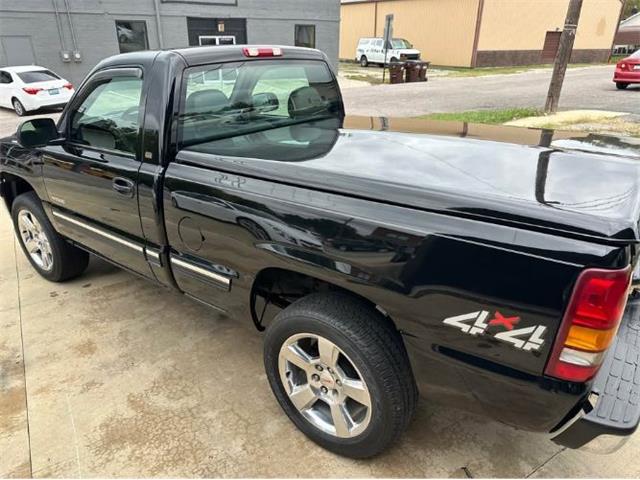 2002 Chevrolet Silverado (CC-2120970) for sale in Cadillac, Michigan