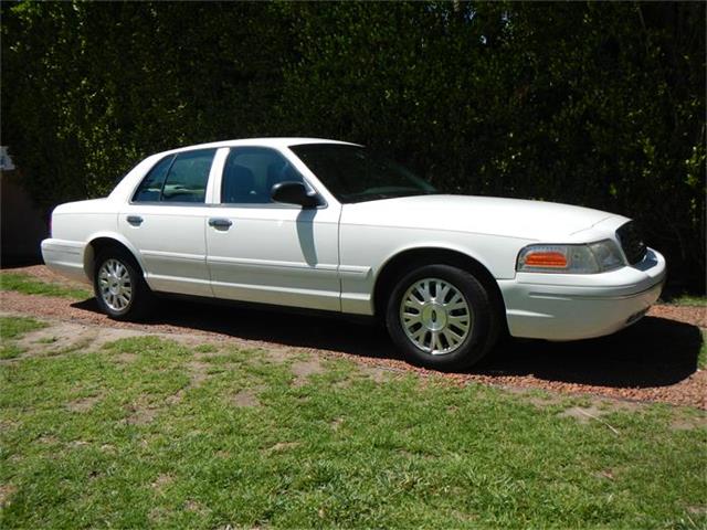 2004 Ford Crown Victoria (CC-811113) for sale in Woodlalnd Hills, California