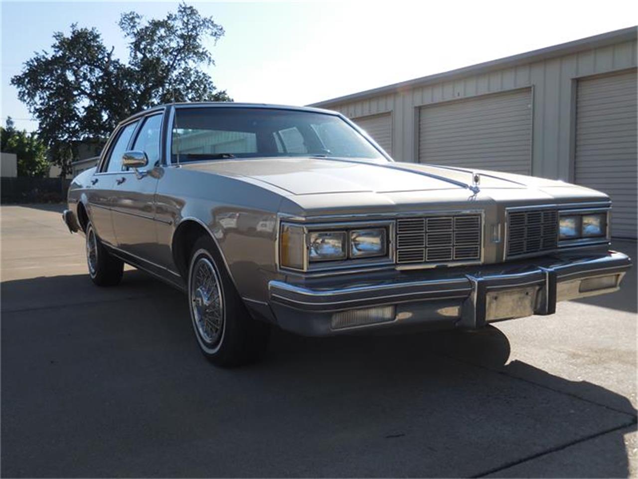 Oldsmobile Delta 88 sedan