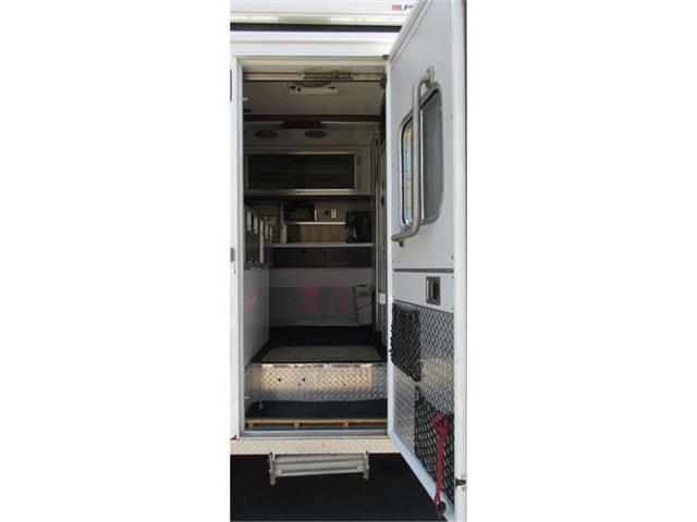 1999 Ford E-450 Custom RV 4X4 (CC-875454) for sale in Redlands, California