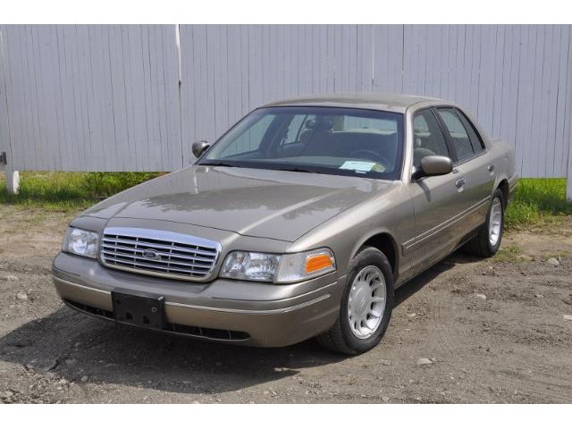 2001 Ford Crown Victoria (CC-887445) for sale in Milford, New Hampshire
