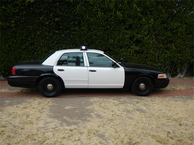 2002 Ford Crown Victoria (CC-901535) for sale in woodland Hills, California