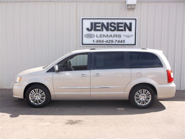 2014 Chrysler Town & Country Limited (CC-904973) for sale in Sioux City, Iowa
